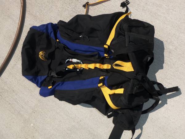 3 - Back Pack/2 External Frame Jansport/Cannondale- Choice 1