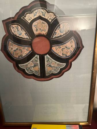 Mandala bordado a mano y enmarcado bajo vidrio - $550 (Nueva York)63471463909635123