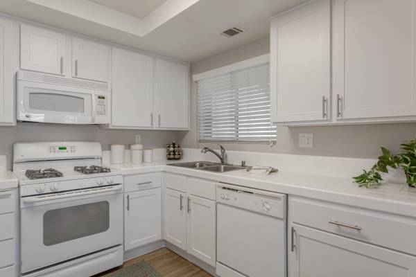 $2,895 / 2br - 820ft2 - Tour Today at Colony Parc! 2Bdrm/2Bth Available Now! (Ventura)63800450361859123