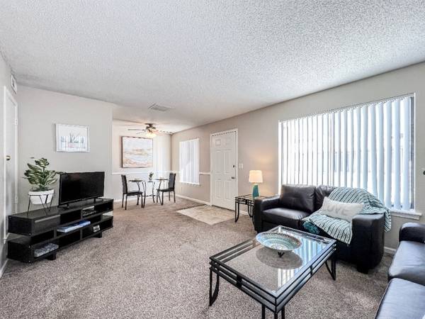 $1,245 / 2br - 920ft2 - 1st Floor with Washer & Dryer - Move In November 1st (NE Cedar Rapids)63815109179009123