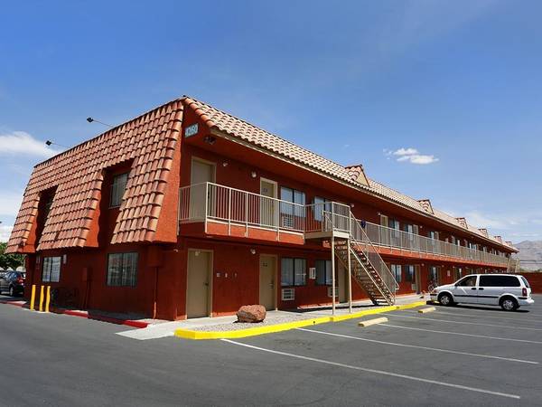 $285 / 350ft2 - Free Utilities, Pet Friendly, Business Center (4244 n las vegas blvd, las vegas, NV)63859500210307121