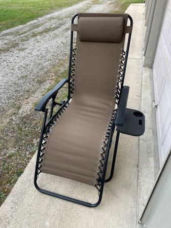 Pride Zero Gravity Reclining Chair w/ Side Tray and phone holder brown 1