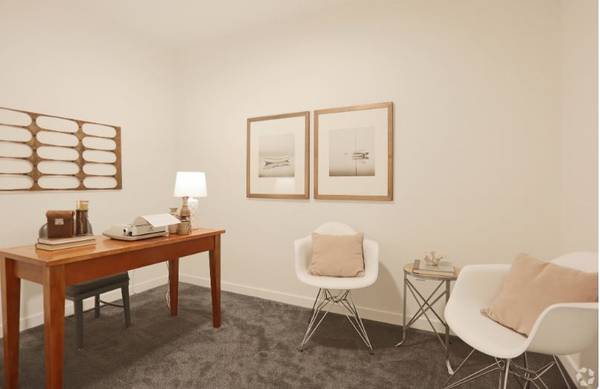 $2,060 / 1br - 874ft2 - ¿Trabajar desde casa? ¡Ven a vivir en un departamento de 1 habitación y despacho aquí en Green Leaf Uptown! (Vancouver)63831396894723123