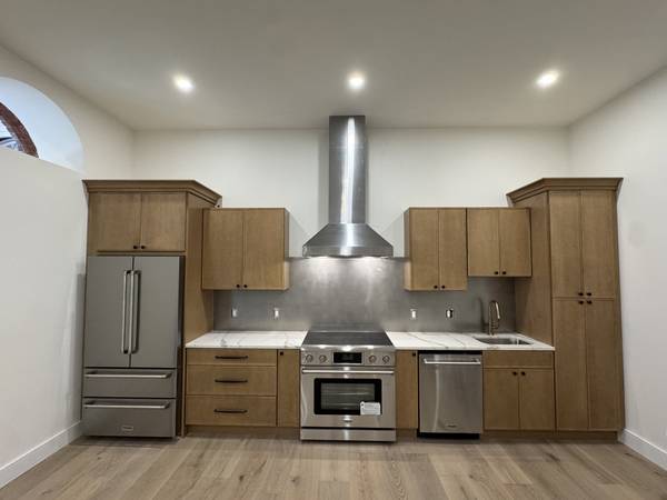 $3,850 / 2br - Chelsea 2 Bed/2 Bath Modern Haven | Near Admiral's Hill63699295102595120
