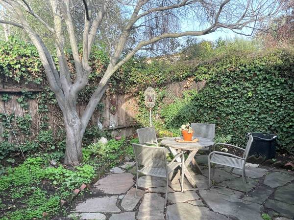 $1,100 / 1br - Quaint Peaceful Cottage next to BART: avail 10/23 - 11/13 ONLY (berkeley)64030487861505124