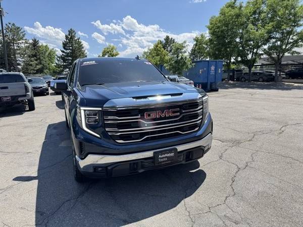 2022 GMC Sierra 1500 4x4 4WD Camioneta SLT Cabina Crew - $47,999 (Llama *(720) 734-4976* para Confirmar Disponibilidad Instantáneamente)63619712287619122