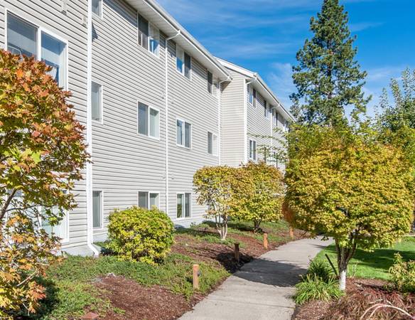 $1,995 / 3br - UPSCALE & MOVE READY - Exceptional 3 Bedroom - By Multiple Theaters (Beaverton / Aloha)63999315817603124