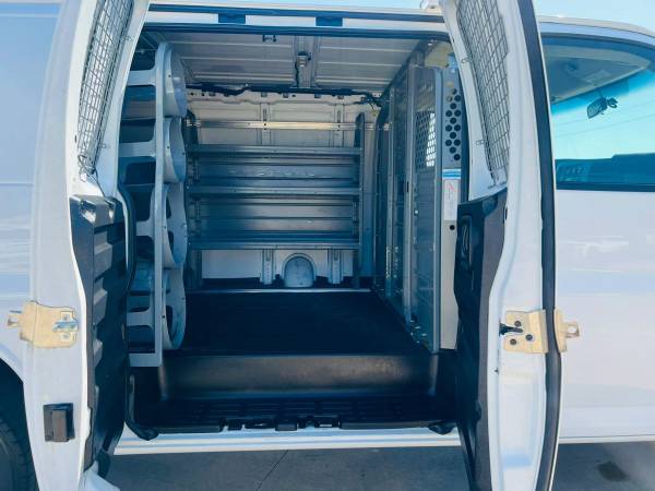 2021 Chevrolet Express 2500 - Photo 6
