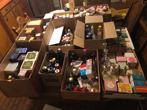 Large Avon Collection incl. many items in original boxes 1