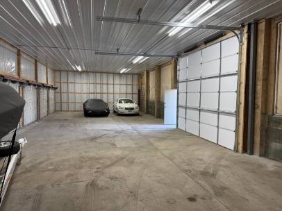 Large Storage Space with Lighting - 16-23 1