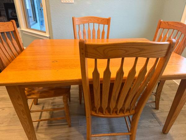 Amish Solid Oak Kitchen Table + 4 chairs 1