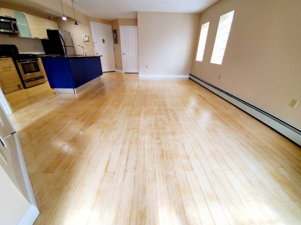$439,000 / 1br - 670ft2 - Oportunidad de inversión para condominio soleado de 1 habitación con amplia terraza (Woodside)63854480820099123
