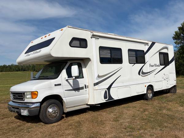 2006 Four Winds RV 1