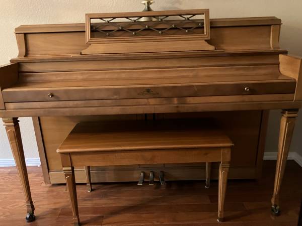 Wurlitzer console piano 1