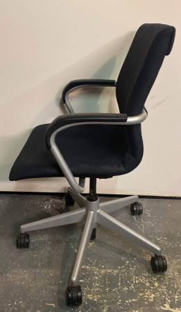 🔥 Sleek Black Office Chairs – Modern Comfort! (2 Available) 1