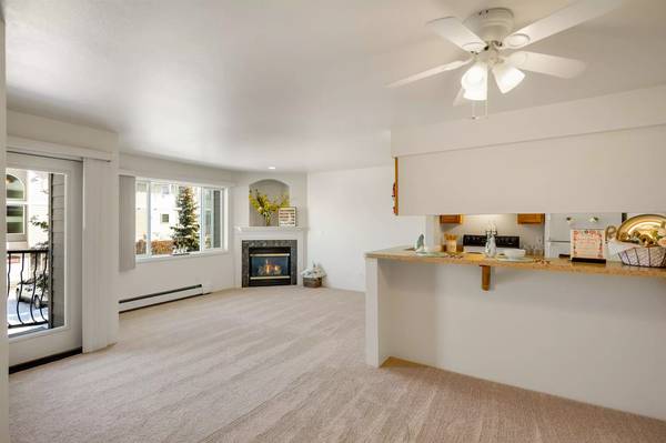 $1,630 / 2br - 640ft2 - Amazing 2 Bed, 1 Bath with public transit access! 640 Sq Ft! (Anchorage - Minutes from Downtown)64004784564994120