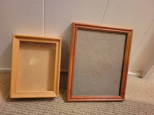 Pair small frames 1