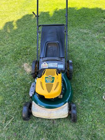 Yard man 6.5 gas powered push lawn mower lawnmower - $100 (concord / pleasant hill / martinez)63471367119233123