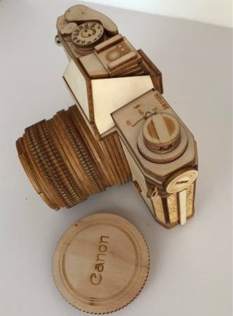 Cámara modelo coleccionable réplica de madera CANON FTb - $70 (Boca Raton)63471415842947122