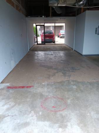 $599 / 642ft2 - Workshop/Warehouse + Office with bay door (OFFERING 1 MO. FREE RENT!) (6333 S Peoria Ave., Tulsa, OK 74136)63982132857730123