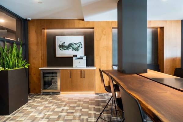 $3,702 / 1br - 688ft2 - 1 bedroom, Resident Rooftop Lounges, Walk-In Closets (mountain view)63868037356931123