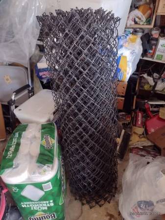 NEW 31ft by 4ft black vinyl covered chain link fence fabric 1