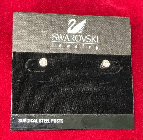 Swarovski Crystal Solitaire Stud Earrings. Round Cut/Surgical Steel Posts. VTG 1
