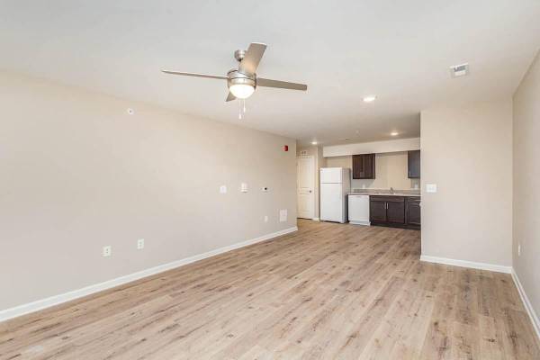 $1,525 / 2br - 900ft2 - Laundry Facilities, Microwave, BBQ/Picnic Area, W/D Hookup (Galloway Crossing)63925334884099121