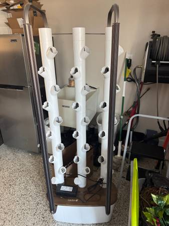 Gardyn - indoor hydroponic & light kit / stand 1