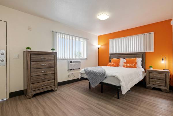 Studio 1ba, Flat Screen TVs, Housekeeping 1