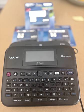 Brother P-touch label maker, including 5x tapes 1