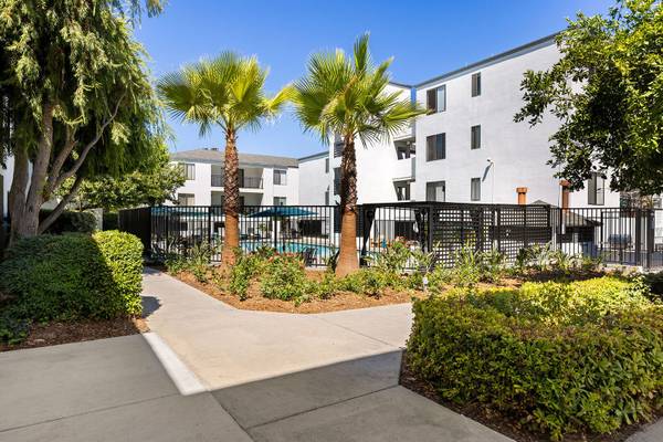 $2,585 / 2br - 945ft2 - Live in Comfort and Style - Fully Renovated 2Bed/2Bath Units with 24/7 (21031 Parthenia St, Canoga Park, CA)63701166565121122