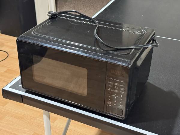 0.7 Cu ft Countertop dorm Microwave Oven, 700 Watts, Black 1