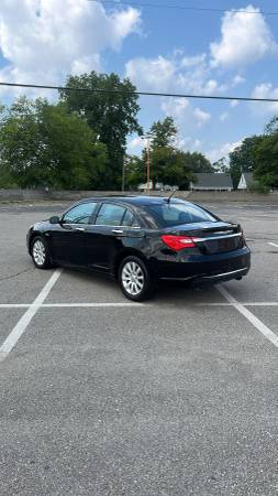 2014 Chrysler 200 limited low miles - $4,600 (Taylor)63470236156289123