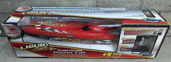 New Bright Liquid Heat R/C Electric Boat 19.2 VOLT 33" Remote Control 1