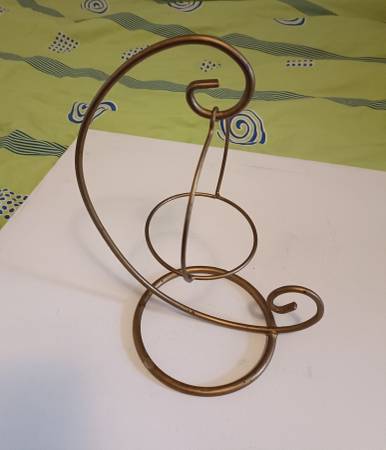 Metal Hanging Rack 1