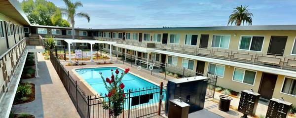 $1,901 / 1br - 482ft2 - White Cabinetry, Courtyard & Pool Views (hayward / castro valley)63834323637507120