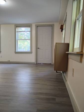 $1,650 / 1br - 800ft2 - Acogedora y pequeña en aldea encantadora (Saxtons River)63976980247938122
