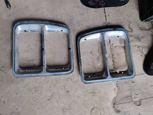 1981/82 blazer head light case 1