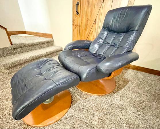 Mid century modern leather chair and ottoman (Eames style) - $100 (Washington)62933725762433121
