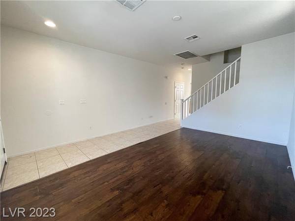 $1,825 / 3br - 1532ft2 - Cozy 1,500+ Sqft 3-bedroom house with 1-car Garage & Upgrades (Silverado Ranch - Eastern/St.Rose)63859498357763122