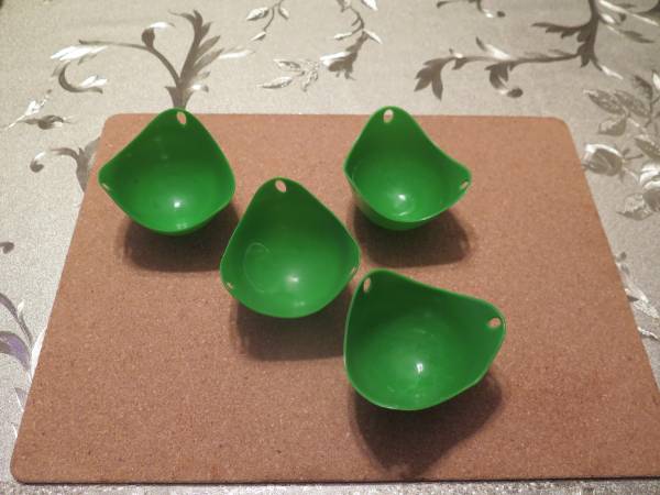 SILICONE EGG POACHER CUPS 1