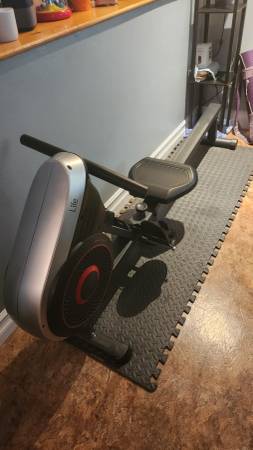 SereneLife Rowing Machine - Good condition 1