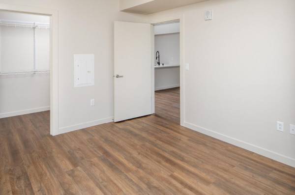 $1,920 / 1br - 696ft2 - 2 color schemes, Patio/balcony/wrap around (Vancouver)64039058769667123