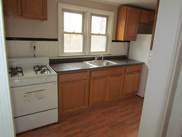 $1,950 / 3br - 702ft2 - 3BR heat/hot water INCLUDED - 20 Mansion St, 2nd floor (City of Poughkeepsie)64035736807170120