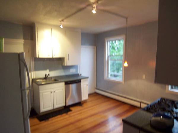 Modern 2bdrm, stainless, granite, parking,location. Aug 1st move in 1