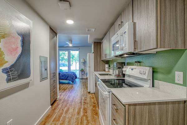 $1,250 / 1br - 457ft2 - Recycling, Ceiling Fan, Smoke Free Community (928 NE 162nd Ave, Portland, OR)63831328014339120