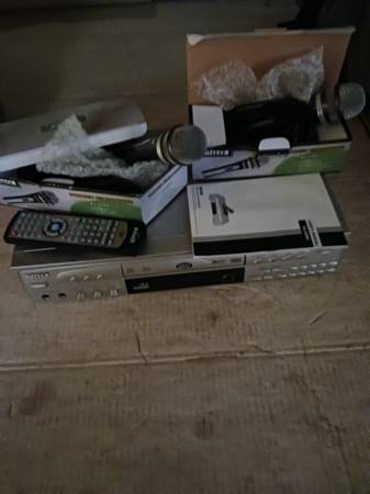 KARAOKE WITH DVD PLAYER 1