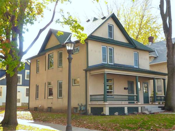 $1,375 / 2br - 1000ft2 - Clean and Bright Freshly Renovated 2 BR Apartment Main Floor! (Phalen)63797857840259120