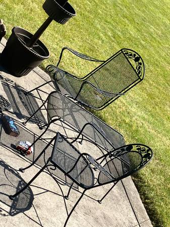 3 piece chair set and 3 indoor outdoor rugs 1